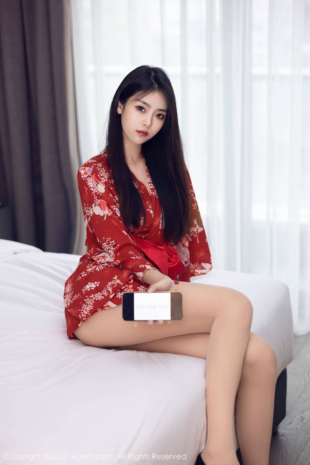 [XiuRen秀人网] No.5736 可樂Vicky 丝袜美腿-看套图