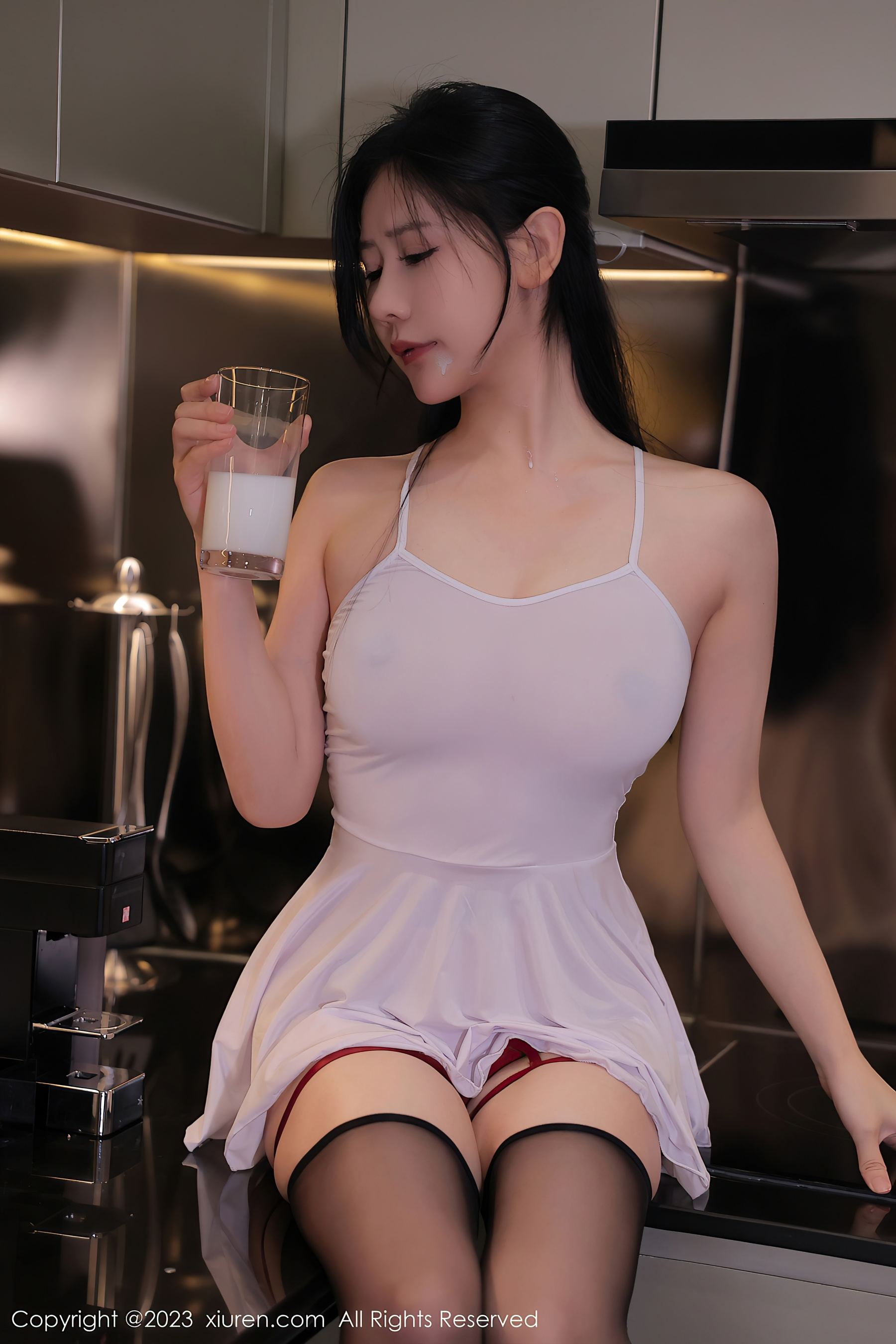 [XiuRen秀人网] No.6696 尹甜甜 黑丝美腿Xiuren秀人网高清美女套图写真下载-看套图看套图