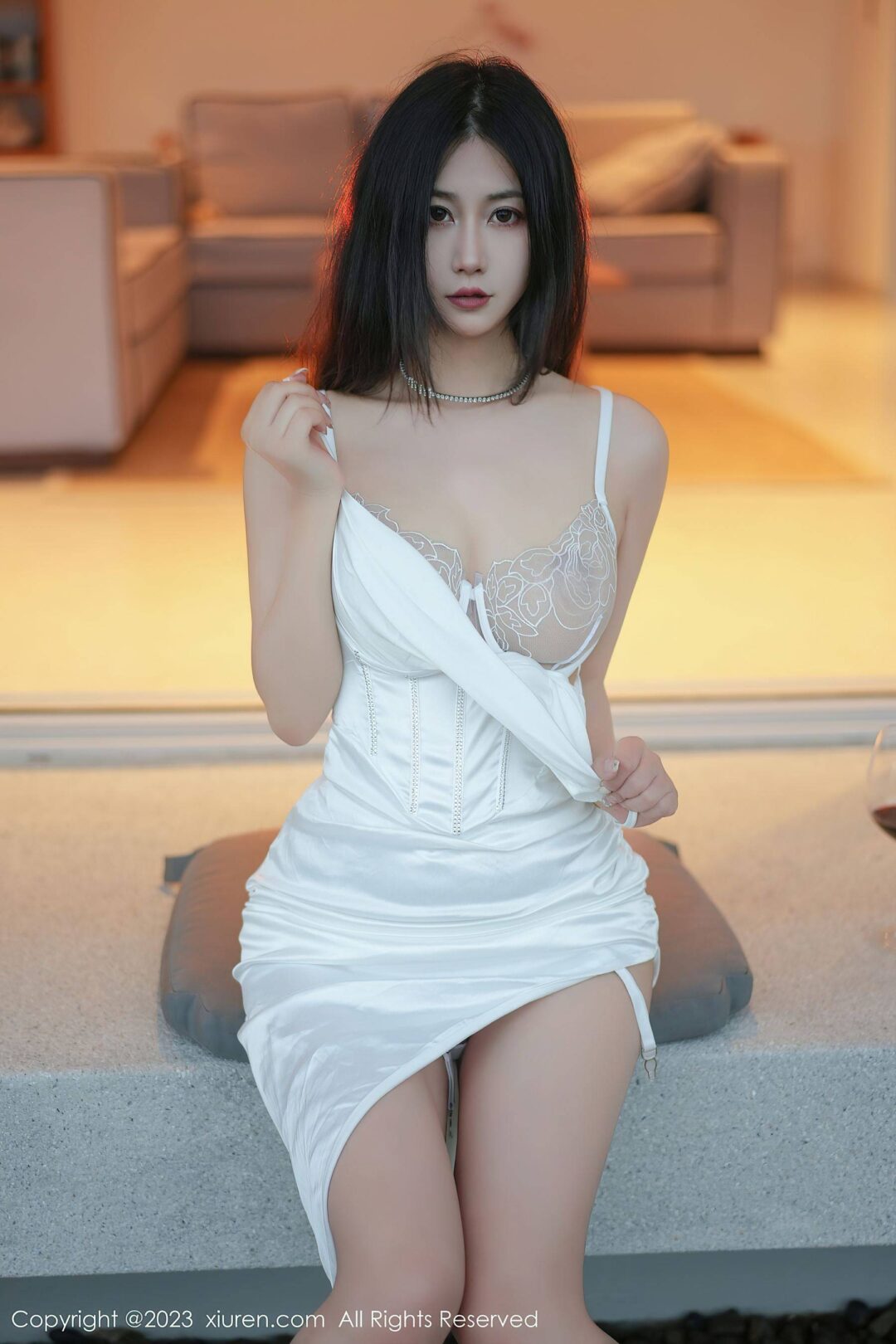 [XiuRen秀人网] No.6729 laura阿姣 妩媚美腿Xiuren秀人网高清美女套图写真下载-看套图看套图