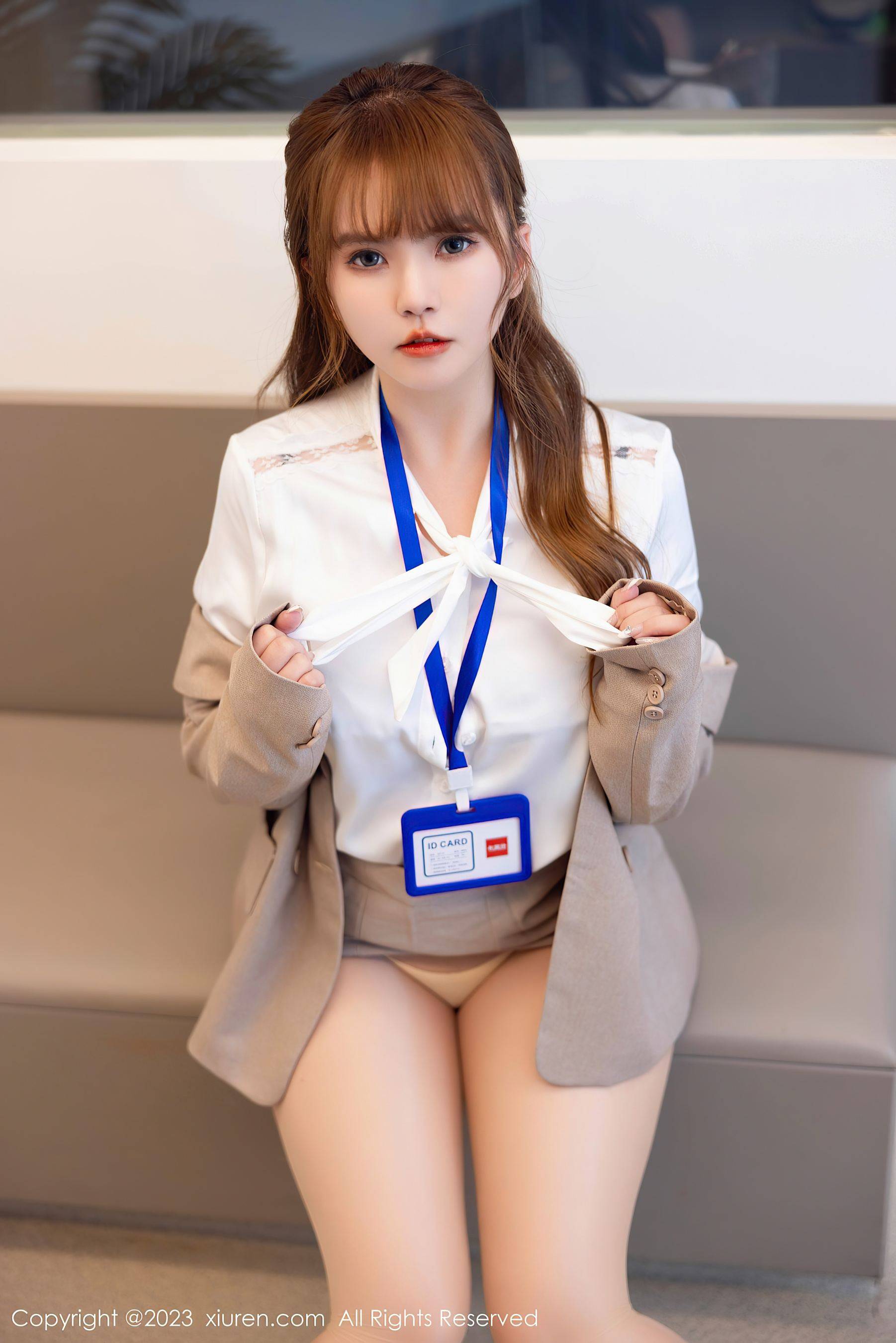 [XiuRen秀人网] No.7073 张思允Nice 短裙美臀Xiuren秀人网高清美女套图写真下载-看套图看套图