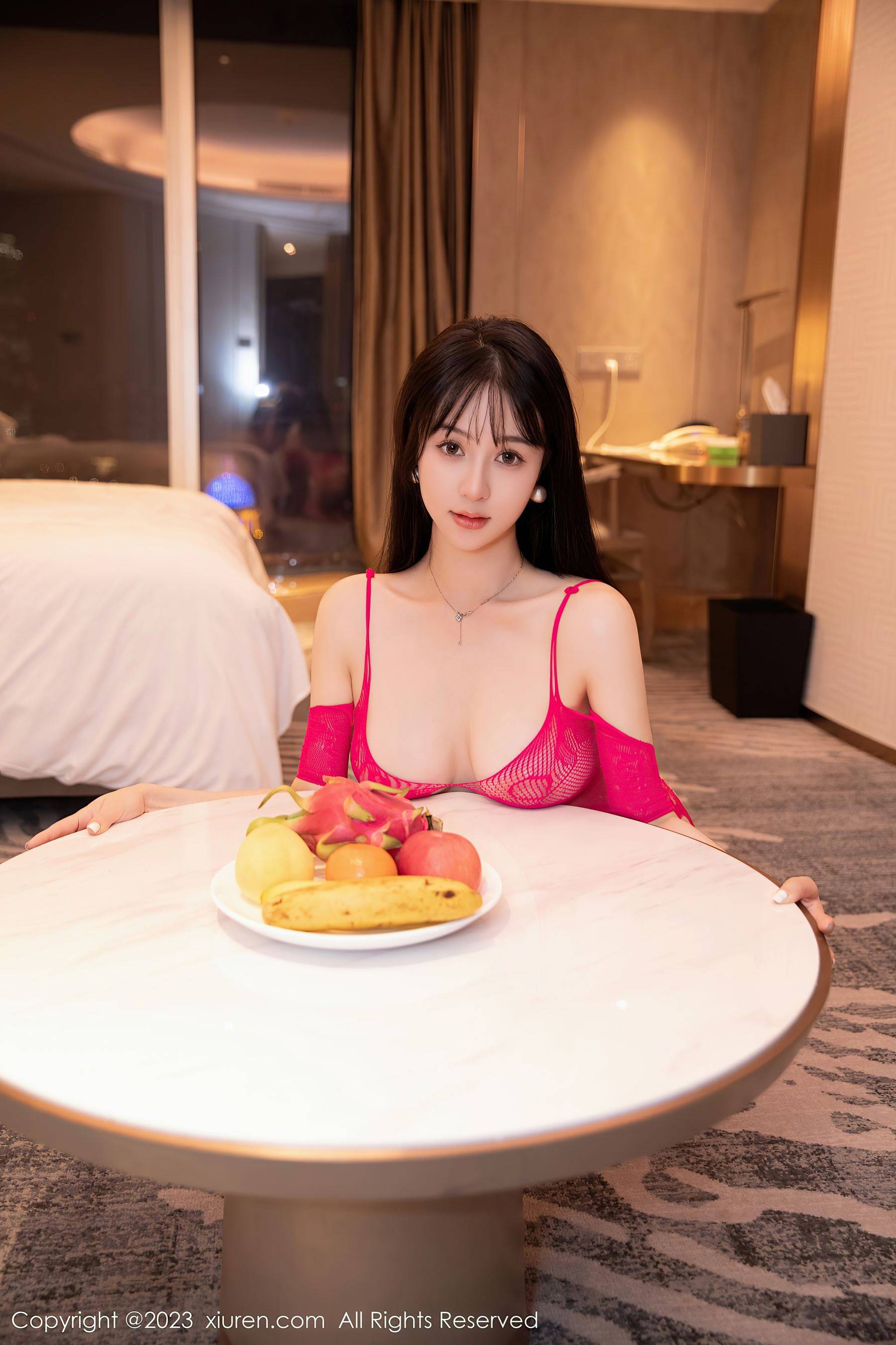 [XiuRen秀人网] No.7069 柚琪Rich 丰腴美臀Xiuren秀人网高清美女套图写真下载-看套图看套图