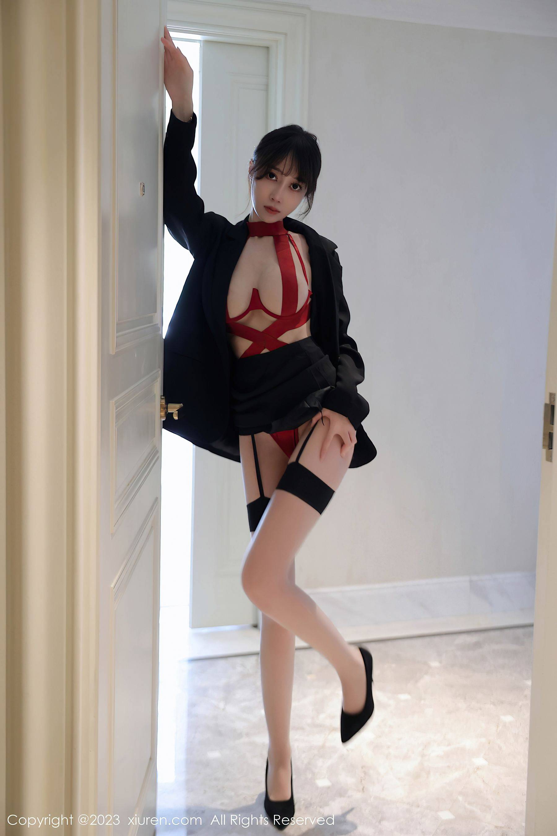 [XiuRen秀人网] No.7102 玥儿玥er 制服美腿-看套图