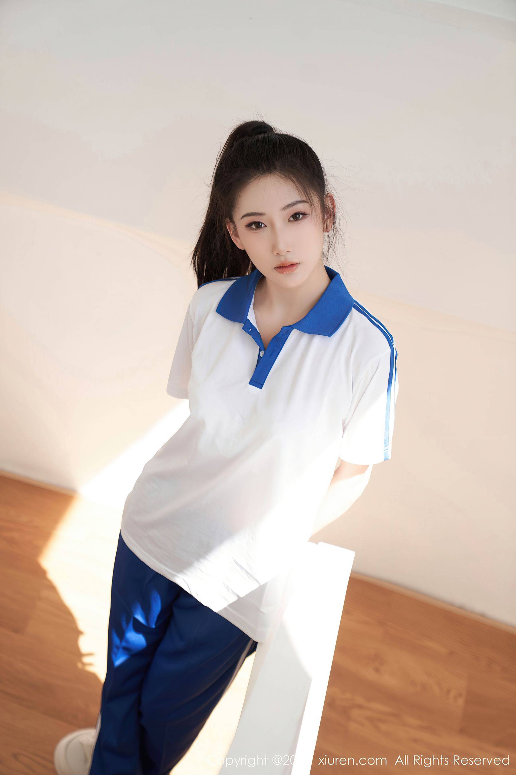 [XiuRen秀人网] No.7110 沈青黛 制服美腿Xiuren秀人网高清美女套图写真下载-看套图看套图