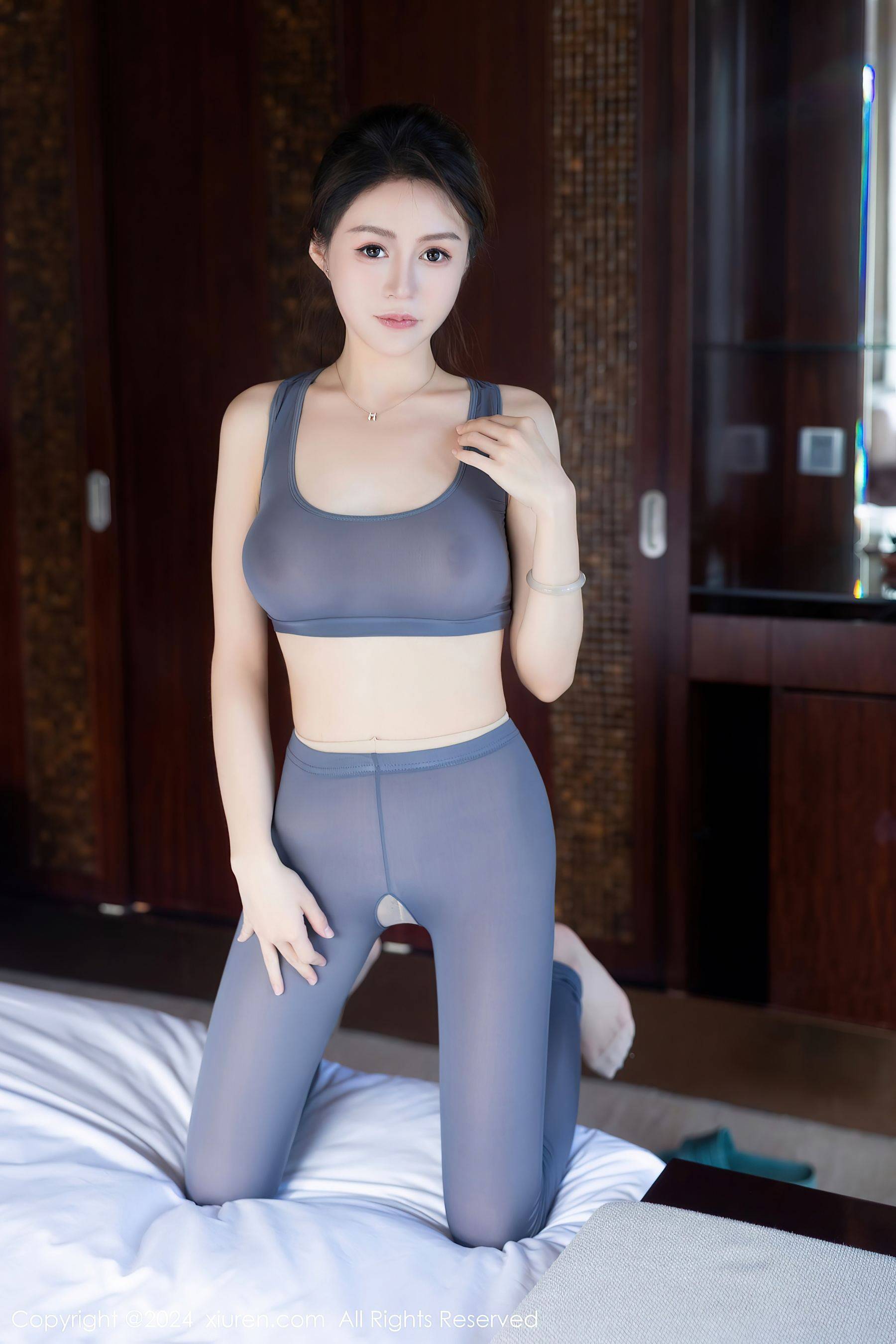 [XiuRen秀人网] No.7999 林幼一 瑜伽服美腿-看套图