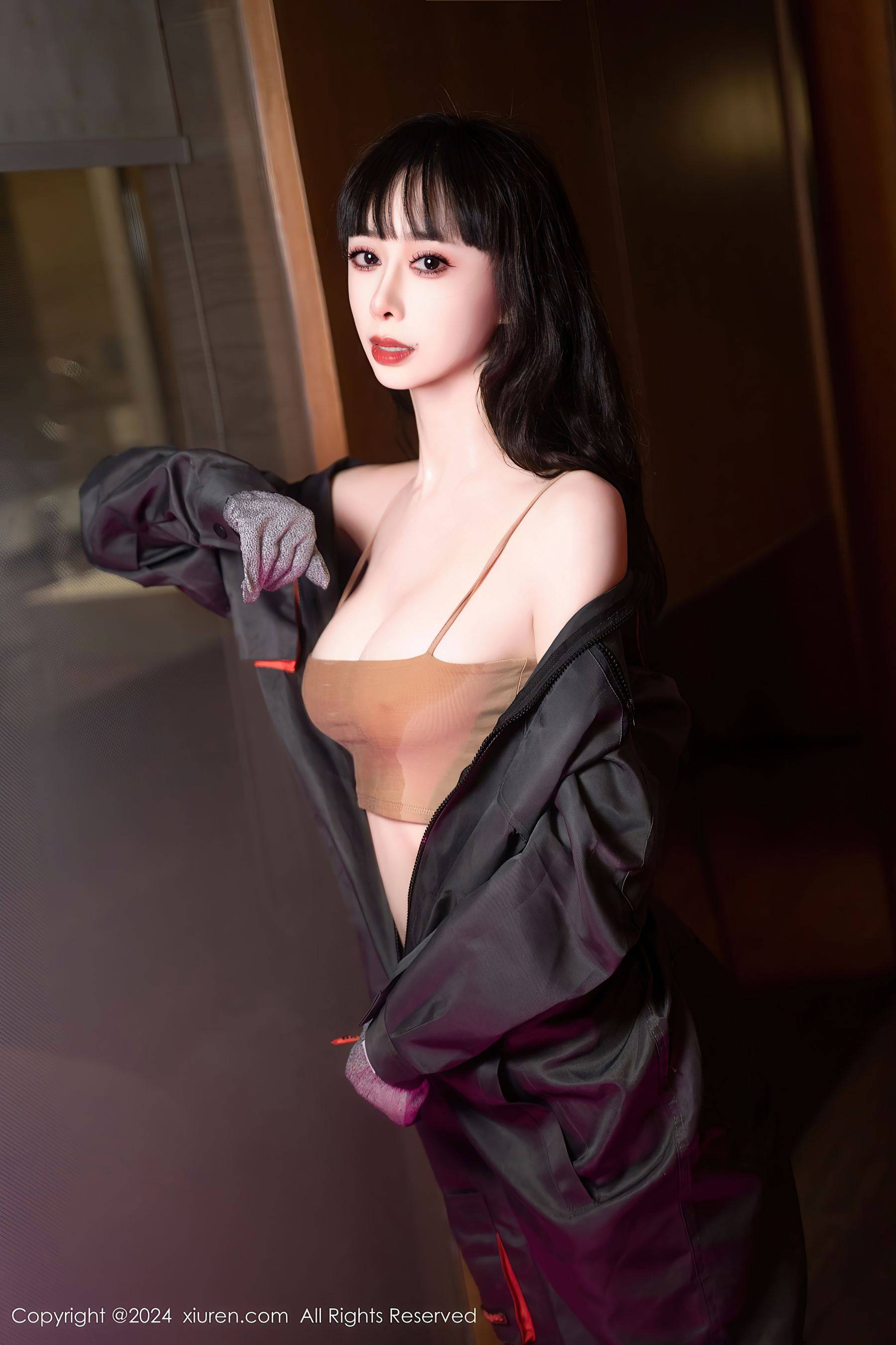 [XiuRen秀人网] No.8938 宝宝甜 美腿性感Xiuren秀人网高清美女套图写真下载-看套图看套图