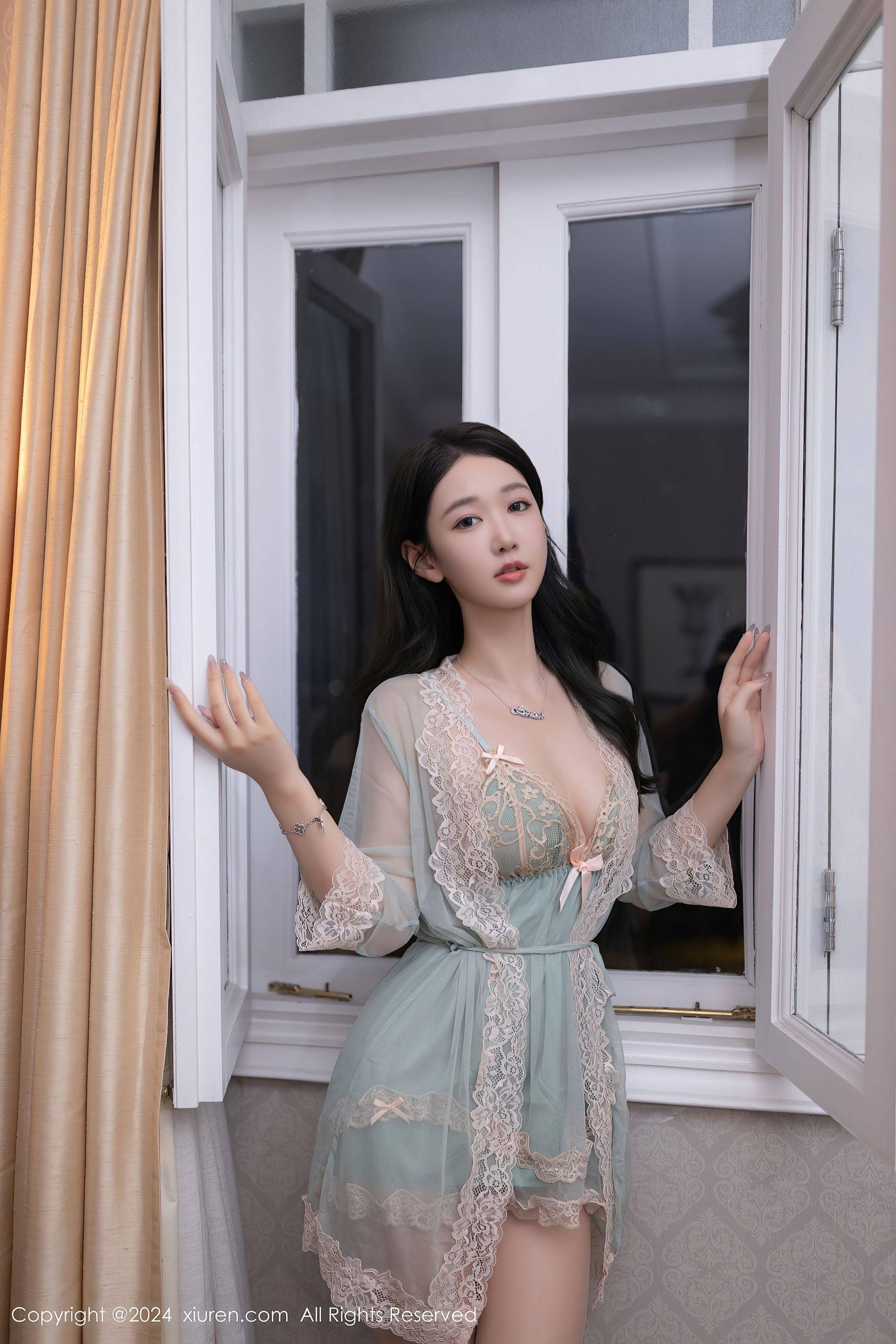 [XiuRen秀人网] No.9069 唐安琪 丝袜美腿Xiuren秀人网高清美女套图写真下载-看套图看套图