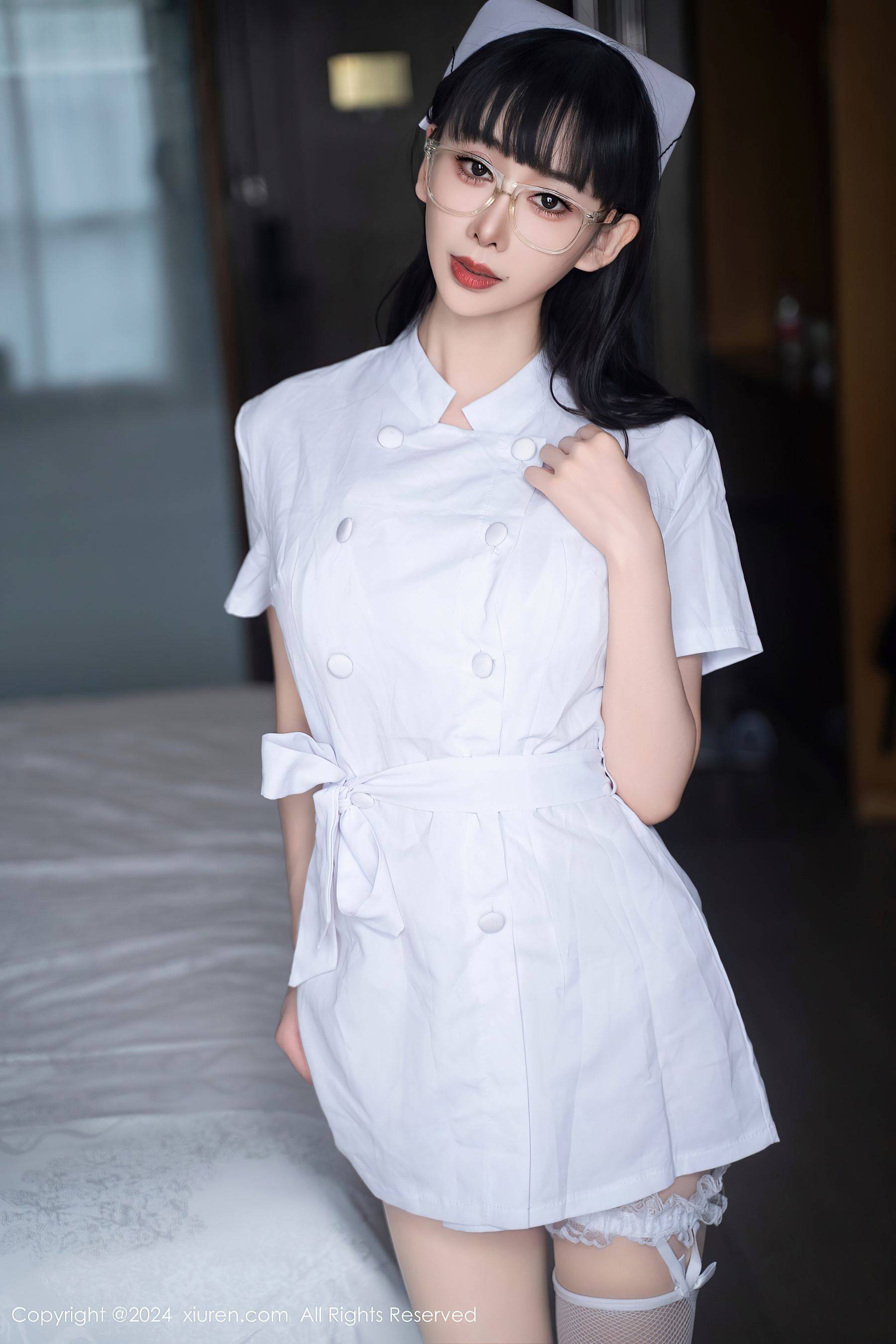 [XiuRen秀人网] No.9077 宝宝甜 美腿丝袜Xiuren秀人网高清美女套图写真下载-看套图看套图